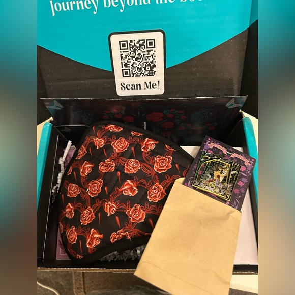 TAKE 50% OFF! Owlcrate “Curated For Readers” February 2024 BOX-NEW! - Picture 4 of 5